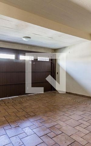 Casa à venda com 220m², 4 quartos e 3 vagas Casa à venda com 220m², 4 quartos e 3 vagasGaragem