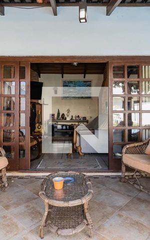 Casa à venda com 220m², 4 quartos e 3 vagas Casa à venda com 220m², 4 quartos e 3 vagasvaranda