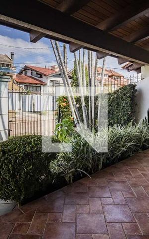 Casa à venda com 220m², 4 quartos e 3 vagas Casa à venda com 220m², 4 quartos e 3 vagasvaranda