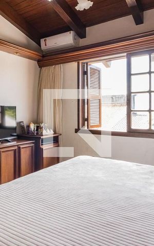 Casa à venda com 220m², 4 quartos e 3 vagas Casa à venda com 220m², 4 quartos e 3 vagasDormitório