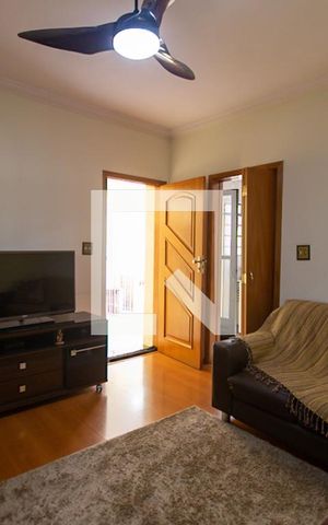 Casa à venda com 175m², 3 quartos e 2 vagas Casa à venda com 175m², 3 quartos e 2 vagasSala