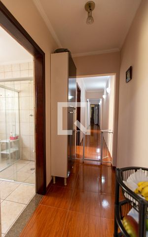 Casa à venda com 175m², 3 quartos e 2 vagas Casa à venda com 175m², 3 quartos e 2 vagasCorredor