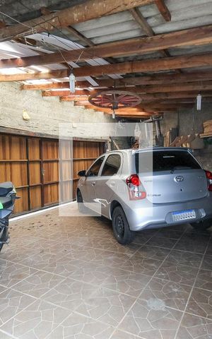 Casa à venda com 300m², 2 quartos e 4 vagas Casa à venda com 300m², 2 quartos e 4 vagasGaragem
