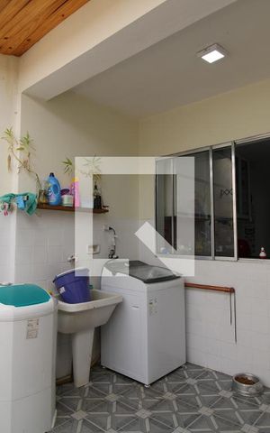 Casa à venda com 240m², 3 quartos e 3 vagasÁrea de Serviço