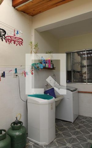 Casa à venda com 240m², 3 quartos e 3 vagasÁrea de Serviço