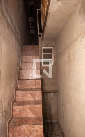 Casa à venda com 480m², 8 quartos e 1 vaga Casa à venda com 480m², 8 quartos e 1 vagaEscada