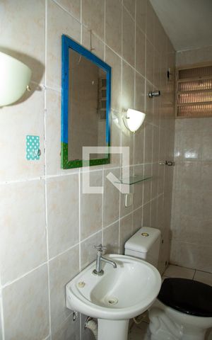 Casa à venda com 250m², 3 quartos e 2 vagas Casa à venda com 250m², 3 quartos e 2 vagasBanheiro 2
