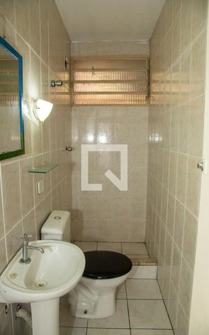 Casa à venda com 250m², 3 quartos e 2 vagas Casa à venda com 250m², 3 quartos e 2 vagasBanheiro 2