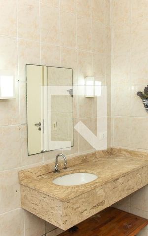 Casa à venda com 250m², 3 quartos e 2 vagas Casa à venda com 250m², 3 quartos e 2 vagasBanheiro