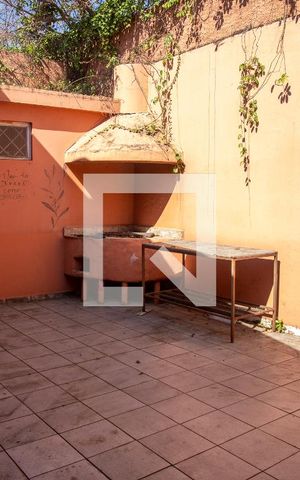 Casa à venda com 250m², 3 quartos e 2 vagas Casa à venda com 250m², 3 quartos e 2 vagasÁrea comum - Churrasqueira