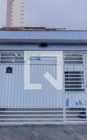 Casa à venda com 148m², 2 quartos e 2 vagas Casa à venda com 148m², 2 quartos e 2 vagasFachada