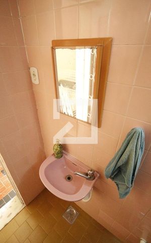 Casa à venda com 200m², 5 quartos e 2 vagasBanheiro de Serviço - Torneira