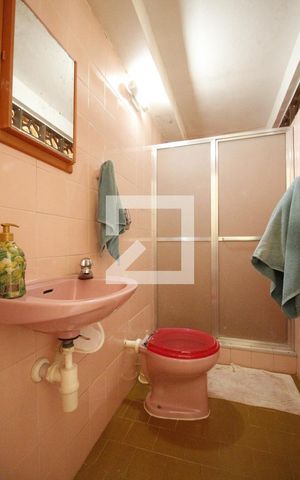Casa à venda com 200m², 5 quartos e 2 vagasBanheiro de Serviço