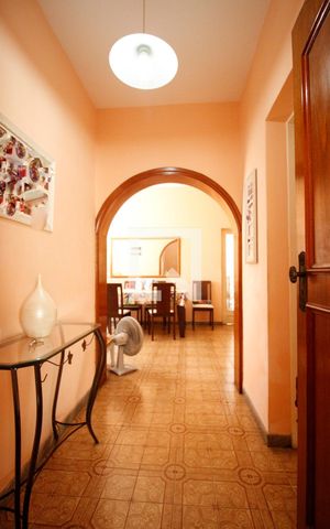 Casa à venda com 200m², 5 quartos e 2 vagasHall social