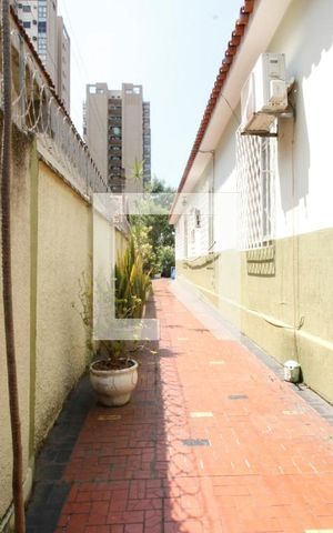Casa à venda com 200m², 5 quartos e 2 vagasCorredor Lateral