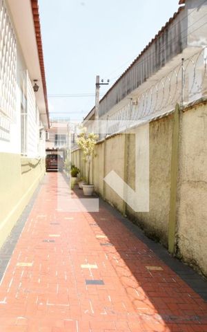 Casa à venda com 200m², 5 quartos e 2 vagasCorredor Lateral