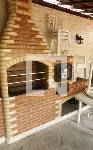 Casa à venda com 200m², 5 quartos e 2 vagasChurrasqueira