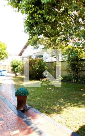 Casa à venda com 200m², 5 quartos e 2 vagasQuintal e Jardim Posterior