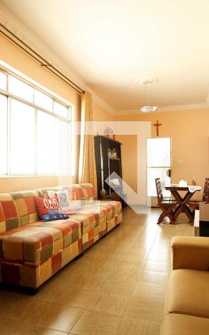 Casa à venda com 200m², 5 quartos e 2 vagasSala