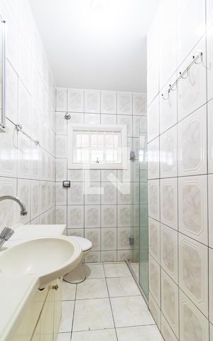Casa para alugar com 100m², 2 quartos e 1 vaga Casa para alugar com 100m², 2 quartos e 1 vagaBanheiro