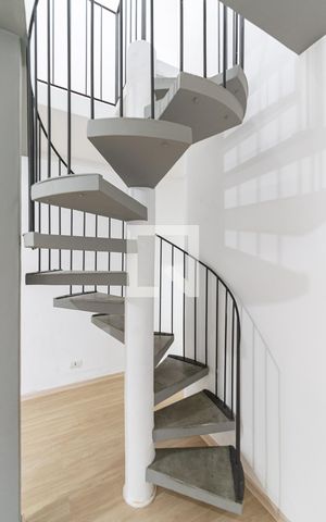 Casa para alugar com 100m², 2 quartos e 1 vaga Casa para alugar com 100m², 2 quartos e 1 vagaEscada da Sala