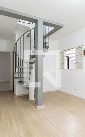 Casa para alugar com 100m², 2 quartos e 1 vaga Casa para alugar com 100m², 2 quartos e 1 vagaSala