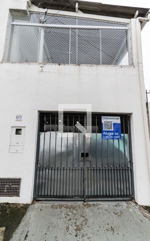 Casa para alugar com 100m², 2 quartos e 1 vaga Casa para alugar com 100m², 2 quartos e 1 vagaFachada
