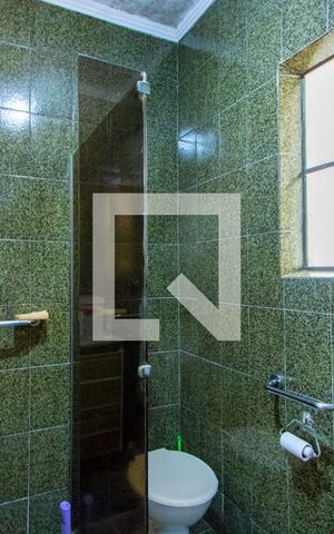 Casa para alugar com 280m², 2 quartos e 2 vagasBanheiro social