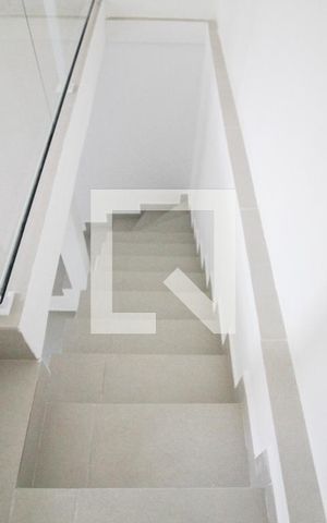 Casa à venda com 300m², 4 quartos e 3 vagasEscada