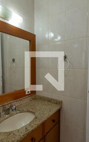 Apartamento à venda com 70m², 2 quartos e 2 vagas Apartamento à venda com 70m², 2 quartos e 2 vagasBanheiro da Suíte