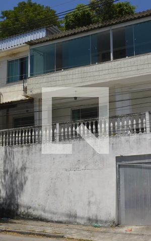 Casa para alugar com 400m², 6 quartos e 3 vagasFachada