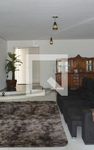 Casa para alugar com 400m², 6 quartos e 3 vagasSala