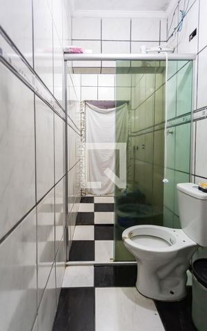 Casa à venda com 60m², 1 quarto e sem vaga Casa à venda com 60m², 1 quarto e sem vagaBanheiro