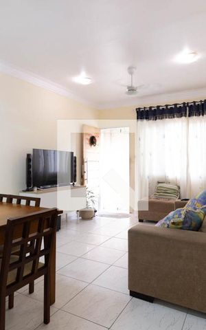 Casa à venda com 205m², 5 quartos e 6 vagas Casa à venda com 205m², 5 quartos e 6 vagasSala