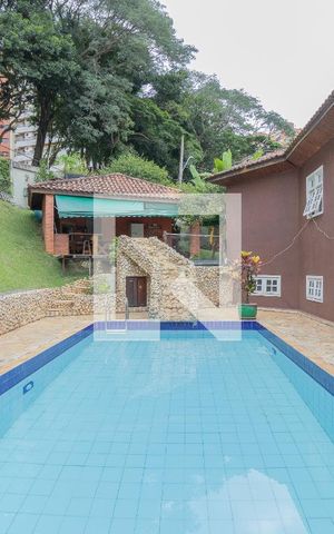 Casa para alugar com 500m², 4 quartos e 6 vagasPiscina