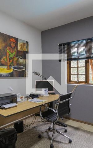 Casa para alugar com 500m², 4 quartos e 6 vagasEscritório