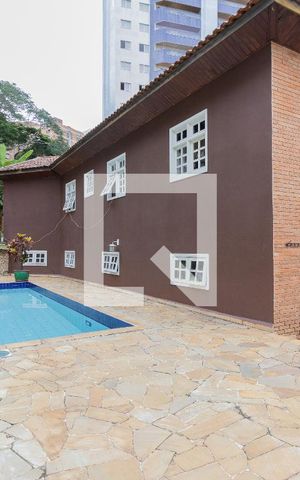 Casa para alugar com 500m², 4 quartos e 6 vagasPiscina