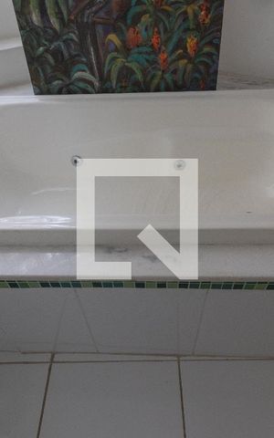 Casa para alugar com 500m², 4 quartos e 6 vagasBanheira