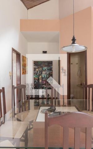 Casa para alugar com 500m², 4 quartos e 6 vagasSala