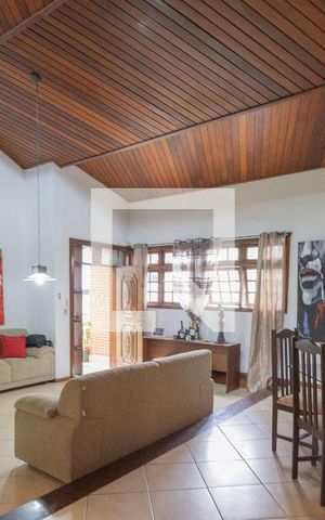 Casa para alugar com 500m², 4 quartos e 6 vagasSala