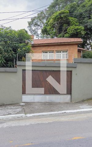 Casa para alugar com 500m², 4 quartos e 6 vagasFachada