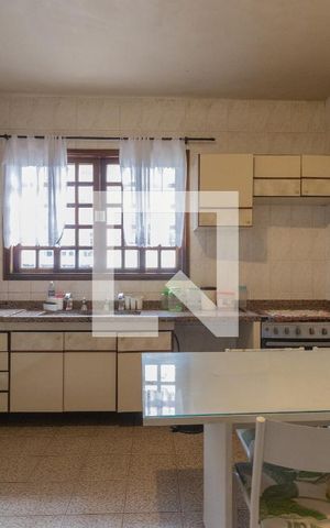 Casa para alugar com 500m², 4 quartos e 6 vagasCozinha