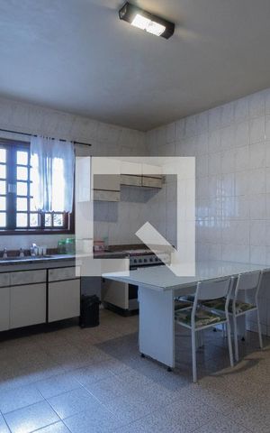 Casa para alugar com 500m², 4 quartos e 6 vagasCozinha