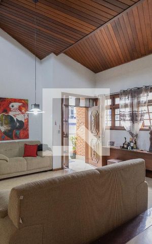 Casa para alugar com 500m², 4 quartos e 6 vagasSala