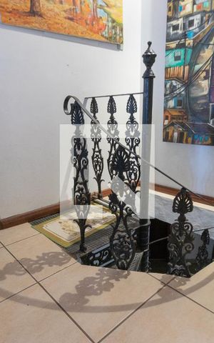 Casa para alugar com 500m², 4 quartos e 6 vagasEscadas