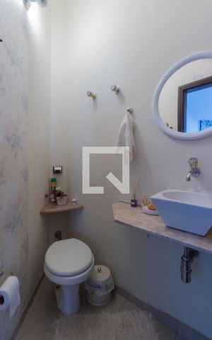 Casa para alugar com 500m², 4 quartos e 6 vagasLavabo