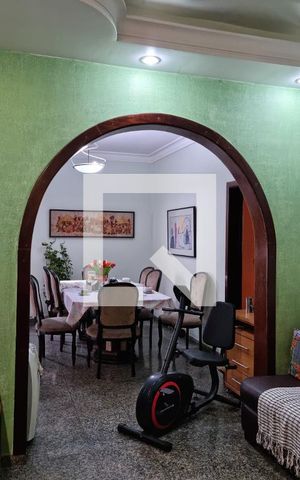 Casa à venda com 203m², 4 quartos e 3 vagas