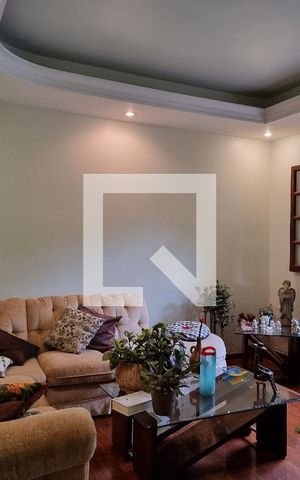 Casa à venda com 203m², 4 quartos e 3 vagas