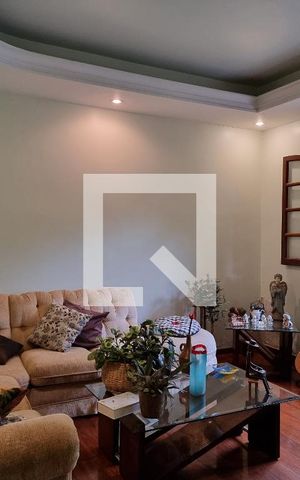 Casa à venda com 203m², 4 quartos e 3 vagas