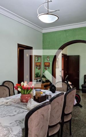 Casa à venda com 203m², 4 quartos e 3 vagas